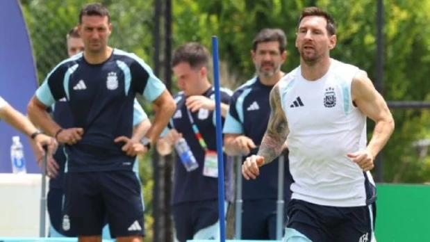 Messi vẫn sút phạt đền cho Argentina Messi vẫn sút phạt đền cho Argentina