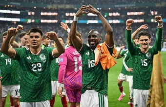 Mexico hạ Ecuador nhờ đòn phủ đầu sắc bén