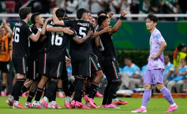 Mexico hạ Hàn Quốc để giành vé vào vòng knock-out World Cup Mexico hạ Hàn Quốc để giành vé vào vòng knock-out World Cup