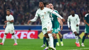 Michael Olise khiến ĐT Pháp chơi thiếu người vì luật mới của FIFA