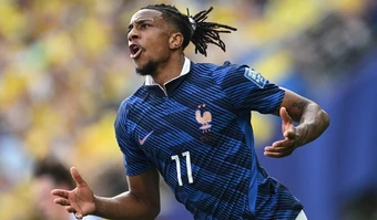 Michael Olise rực sáng tại World Cup là nỗi đau của bóng đá Anh