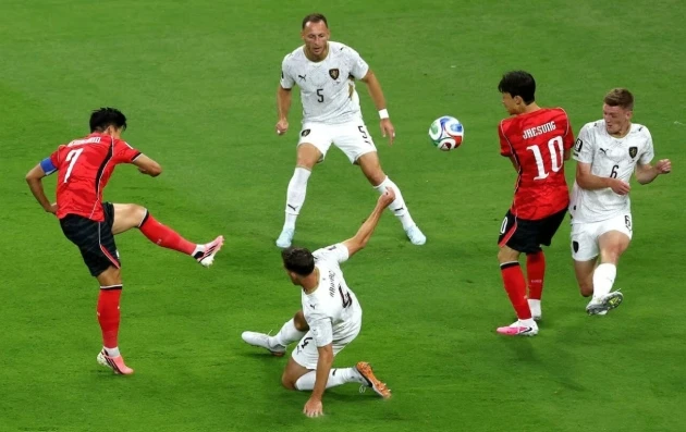 Mờ nhạt trước CH Séc, Son Heung-min khởi đầu nhọc nhằn ở World Cup 2026 Mờ nhạt trước CH Séc, Son Heung-min khởi đầu nhọc nhằn ở World Cup 2026
