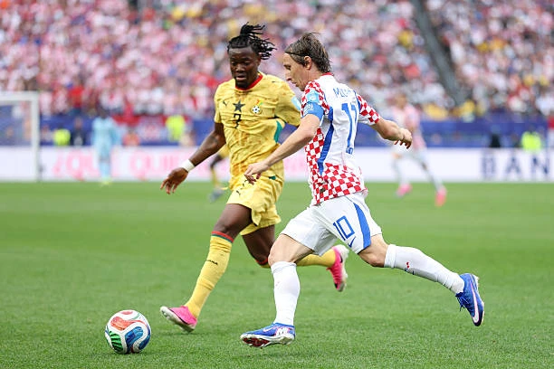 Modric đi vào lịch sử, giúp Croatia giành vé đi tiếp Modric đi vào lịch sử, giúp Croatia giành vé đi tiếp