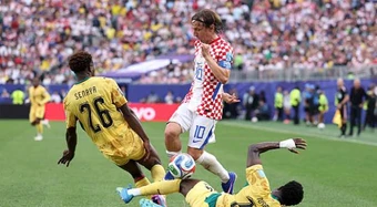Modric đi vào lịch sử, giúp Croatia giành vé đi tiếp