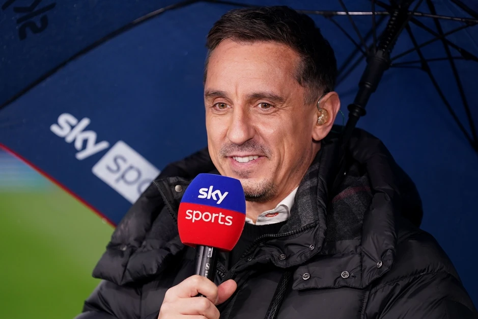 Neville khen nức nở luật thay người 10 giây mới Neville khen nức nở luật thay người 10 giây mới