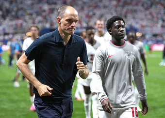 Neville tin chắc Mainoo sẽ chất vấn HLV Tuchel