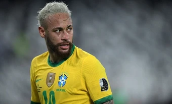 Neymar bị tố biến tuyển Brazil thành con tin trước World Cup