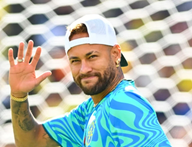Neymar tái xuất trên sân tập của tuyển Brazil Neymar tái xuất trên sân tập của tuyển Brazil