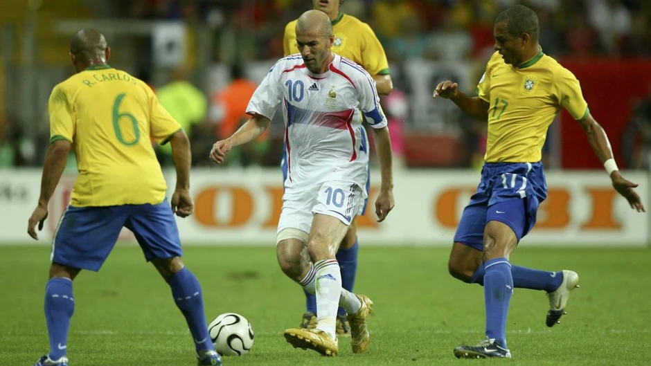 Ngày này năm xưa: Làm thế nào lão tướng Zidane khắc chế cả hàng tiền vệ Brazil? Ngày này năm xưa: Làm thế nào lão tướng Zidane khắc chế cả hàng tiền vệ Brazil?