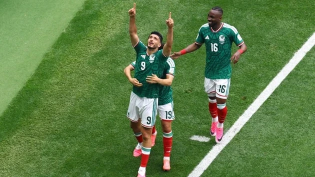 Nhà đài Fox bị chỉ trích vì phát quảng cáo giữa trận khai mạc World Cup Nhà đài Fox bị chỉ trích vì phát quảng cáo giữa trận khai mạc World Cup