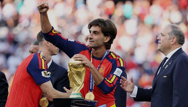 Nhật ký World Cup 2026 sáng 20/7: Tây Ban Nha lên đỉnh thế giới, Rooney chê trách Messi