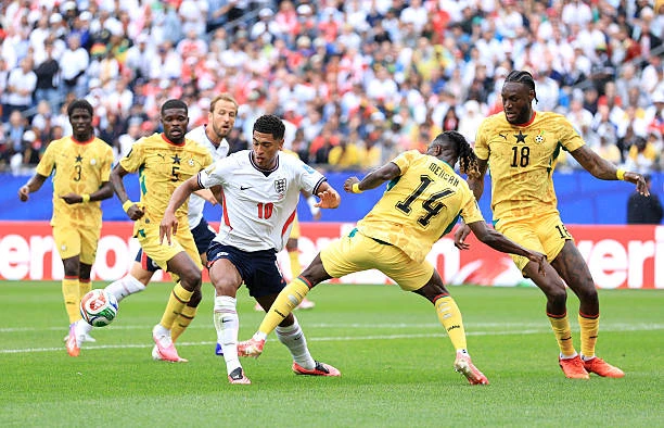 Nhìn Croatia và Anh, Colombia đã biết cách xuyên phá Ghana
