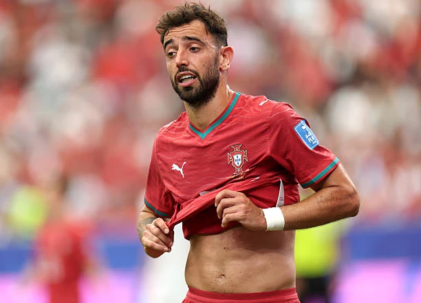 Nốt trầm Bruno Fernandes trong ngày Bồ Đào Nha đi tiếp Nốt trầm Bruno Fernandes trong ngày Bồ Đào Nha đi tiếp