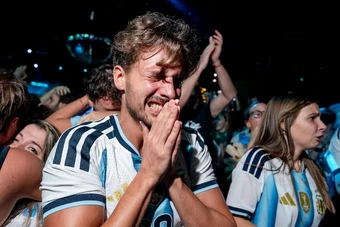 Nốt trầm của người Anh giữa khúc ca khải hoàn Argentina