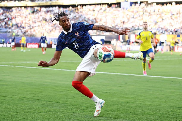 Ốc đảo bình yên của tuyển Pháp giữa World Cup hỗn loạn