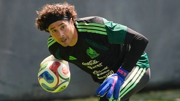 Ochoa bắt kịp kỷ lục dự 6 kỳ World Cup của Ronaldo, Messi Ochoa bắt kịp kỷ lục dự 6 kỳ World Cup của Ronaldo, Messi