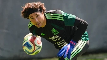 Ochoa bắt kịp kỷ lục dự 6 kỳ World Cup của Ronaldo, Messi