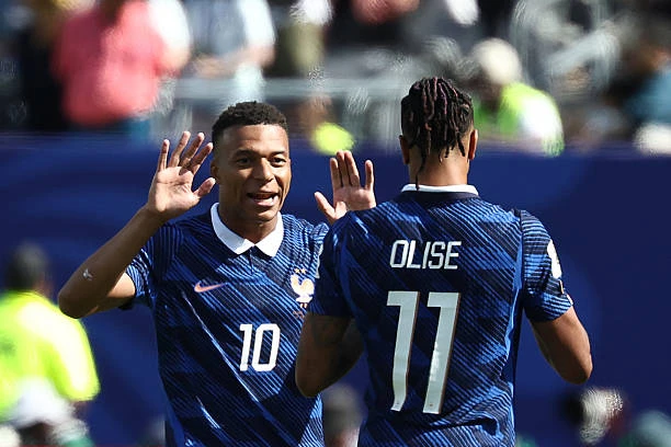 Ousmane Dembele lạc lõng giữa dàn sao tấn công của đội tuyển Pháp