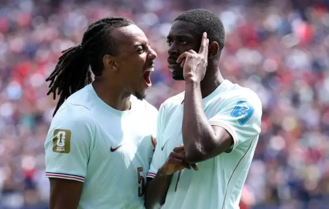 Ousmane Dembele muốn tuyển Pháp giữ đôi chân trên mặt đất Ousmane Dembele muốn tuyển Pháp giữ đôi chân trên mặt đất