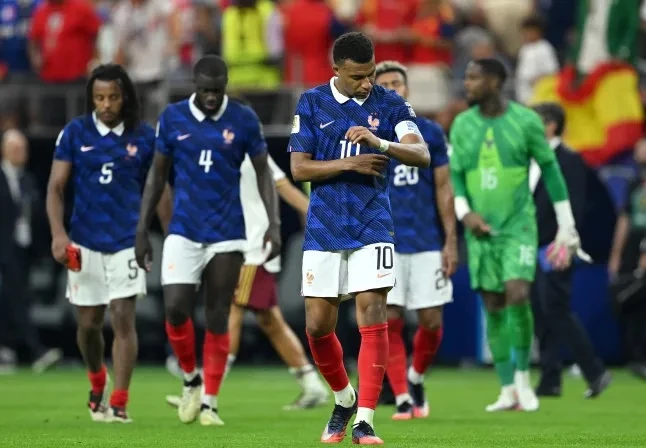 Patrick Vieira chỉ trích cả đội tuyển Pháp sau trận thua Tây Ban Nha Patrick Vieira chỉ trích cả đội tuyển Pháp sau trận thua Tây Ban Nha