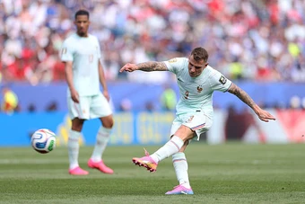 Pháp 0-0 Morocco: Digne sút bóng chạm xà ngang