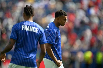 Pháp 0-0 Morocco: Mbappe thách thức Hakimi
