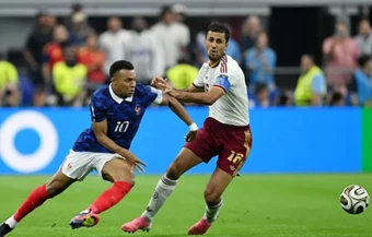 Pháp 0-0 Tây Ban Nha: Hai đội ăn miếng trả miếng