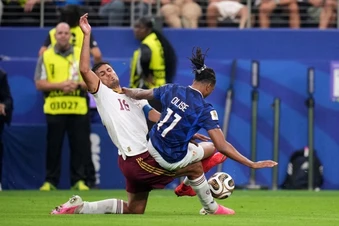 Pháp 0-1 Tây Ban Nha: Deschamps rút Rabiot ra nghỉ