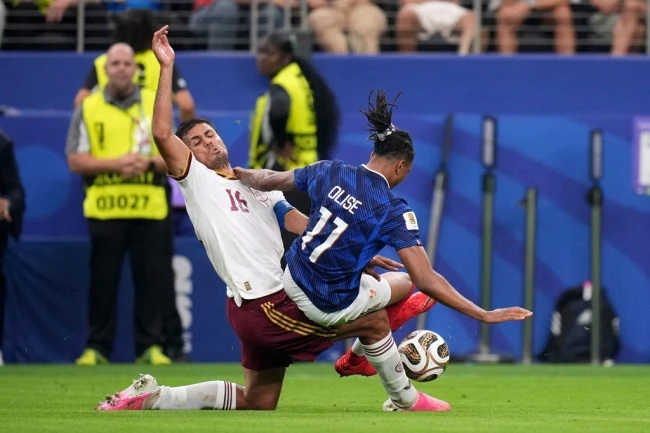 Pháp 0-1 Tây Ban Nha: Lợi thế tạm nghiêng về La Roja