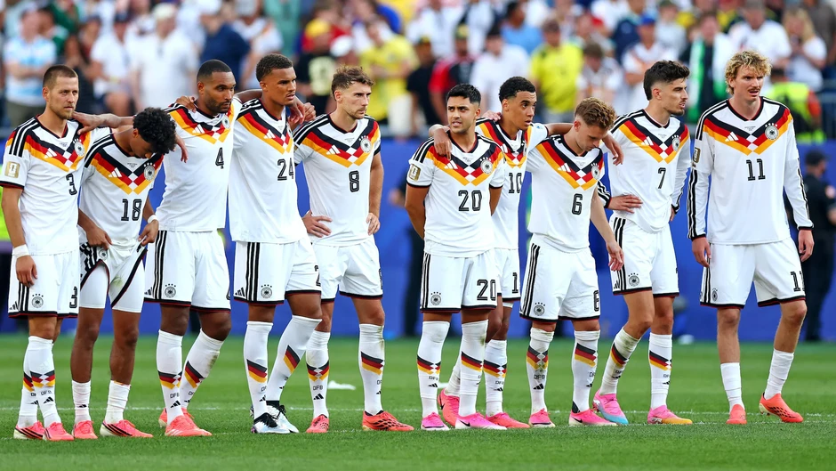 Philipp Lahm và lời kêu gọi hồi sinh cỗ xe tăng Đức Philipp Lahm và lời kêu gọi hồi sinh cỗ xe tăng Đức