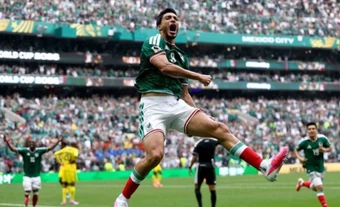 Raul Jimenez bật khóc khi ghi bàn đầu tiên tại World Cup