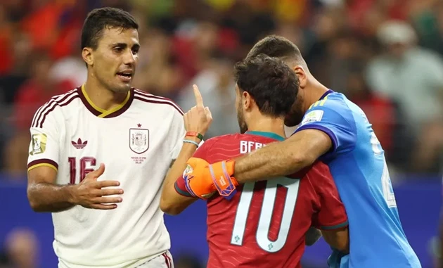 Rodri khiêu khích khiến Bernardo Silva nổi giận tại World Cup Rodri khiêu khích khiến Bernardo Silva nổi giận tại World Cup