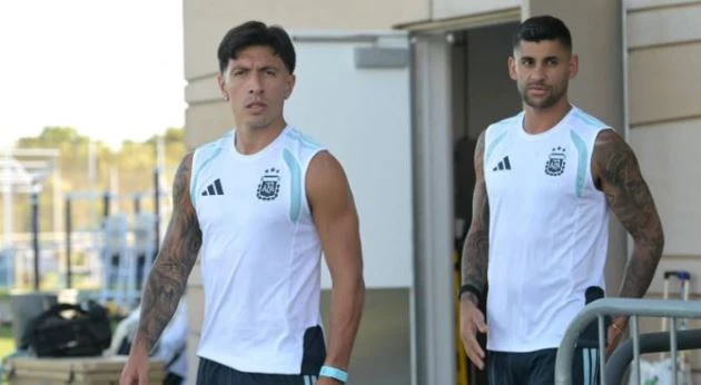 Romero đáp trả gắt gao nhận xét "ngu ngốc" của Gary Neville Romero đáp trả gắt gao nhận xét "ngu ngốc" của Gary Neville