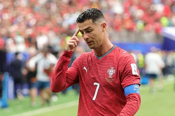 Ronaldo có nên tiếp tục chinh chiến cùng Bồ Đào Nha?