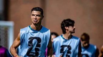Ronaldo đáp trả gay gắt phóng viên trước trận gặp Tây Ban Nha
