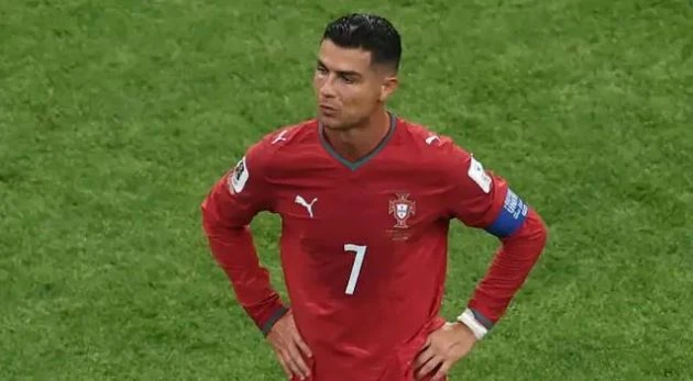 Ronaldo động viên đồng đội sau trận hòa Congo 1-1 Ronaldo động viên đồng đội sau trận hòa Congo 1-1