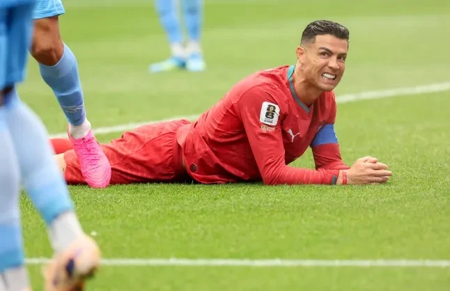 Ronaldo lên tiếng giữa làn sóng đòi loại khỏi đội hình Bồ Đào Nha Ronaldo lên tiếng giữa làn sóng đòi loại khỏi đội hình Bồ Đào Nha