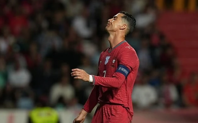 Ronaldo liên tục vô duyên trước khung thành Nigeria Ronaldo liên tục vô duyên trước khung thành Nigeria
