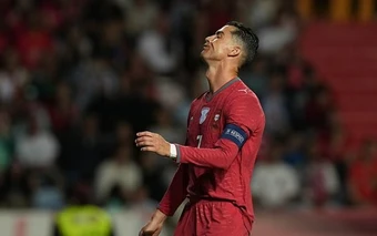 Ronaldo liên tục vô duyên trước khung thành Nigeria