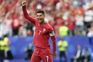 Ronaldo vượt mặt Messi, viết nên 2 kỷ lục World Cup
