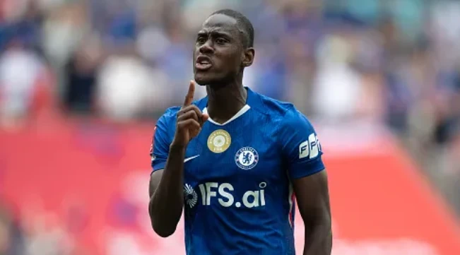 Rooney khó hiểu khi Tuchel chọn Chalobah thay Livramento Rooney khó hiểu khi Tuchel chọn Chalobah thay Livramento