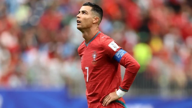 Saha khuyên HLV Martinez dũng cảm để Ronaldo dự bị ở World Cup 2026 Saha khuyên HLV Martinez dũng cảm để Ronaldo dự bị ở World Cup 2026