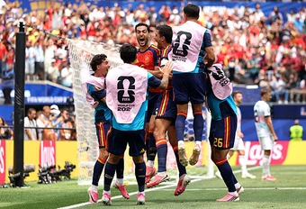 Sai lầm của Senne Lammens đưa Tây Ban Nha vào bán kết World Cup