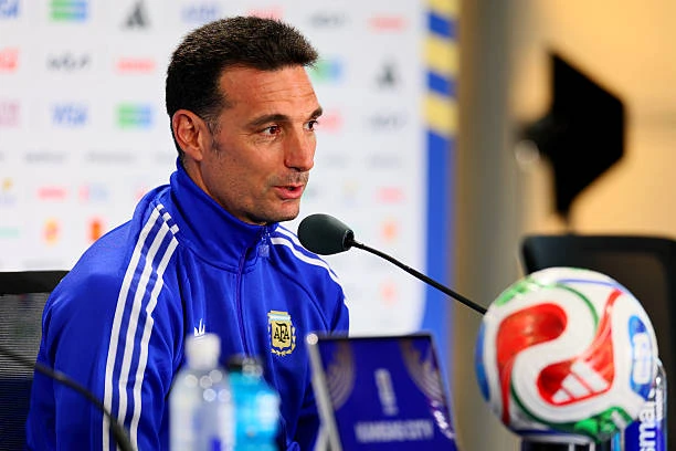 Scaloni đáp trả cáo buộc Argentina được trọng tài thiên vị Scaloni đáp trả cáo buộc Argentina được trọng tài thiên vị