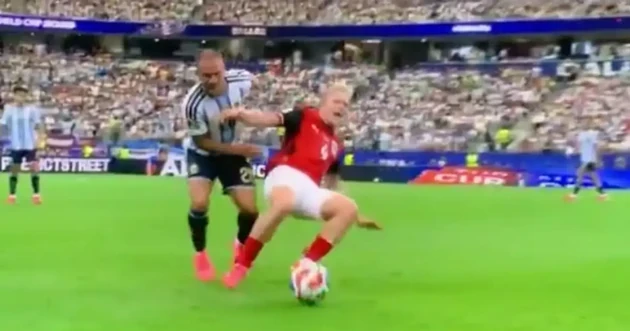 Schmeichel tuyên bố bàn của Messi đáng bị hủy Schmeichel tuyên bố bàn của Messi đáng bị hủy