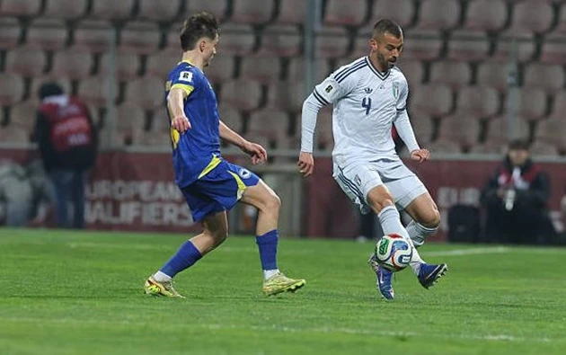 Spinazzola bật khóc xin lỗi người hâm mộ sau thất bại của Ý Spinazzola bật khóc xin lỗi người hâm mộ sau thất bại của Ý