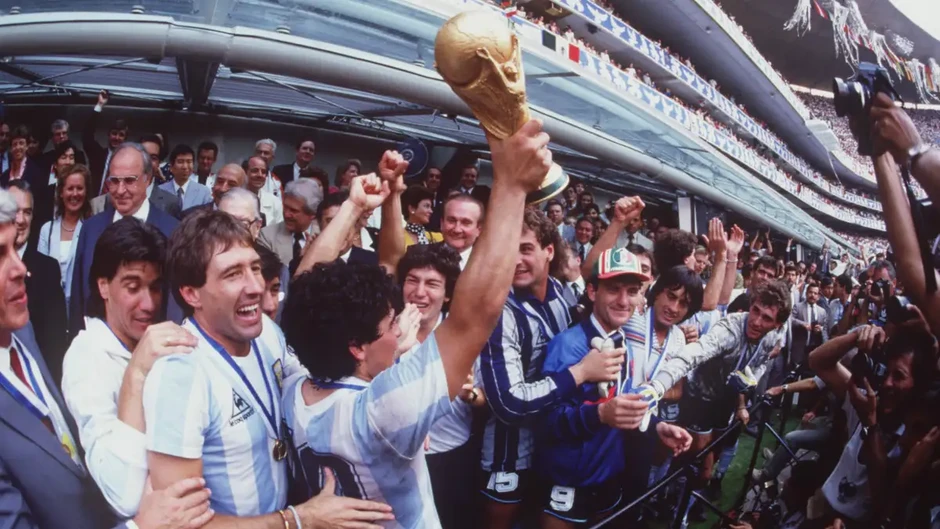 Sức mạnh tâm linh của Maradona tiếp sức Argentina đấu Anh Sức mạnh tâm linh của Maradona tiếp sức Argentina đấu Anh