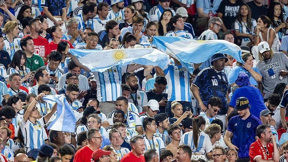 Sức mạnh tâm linh của Maradona tiếp sức Argentina đấu Anh Sức mạnh tâm linh của Maradona tiếp sức Argentina đấu Anh