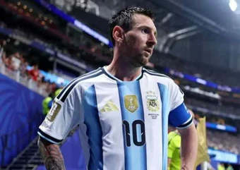 Sút hỏng 11m trước Ai Cập, Messi lập kỷ lục buồn ở World Cup