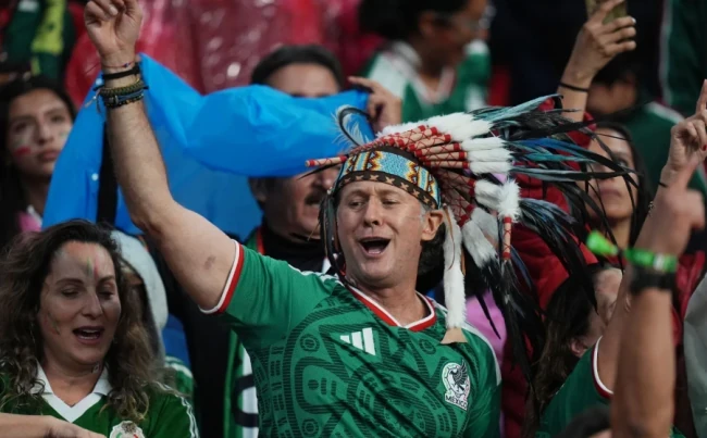 Tam Sư dùng kế lạ đấu lại đòn quấy rối của cổ động viên Mexico Tam Sư dùng kế lạ đấu lại đòn quấy rối của cổ động viên Mexico
